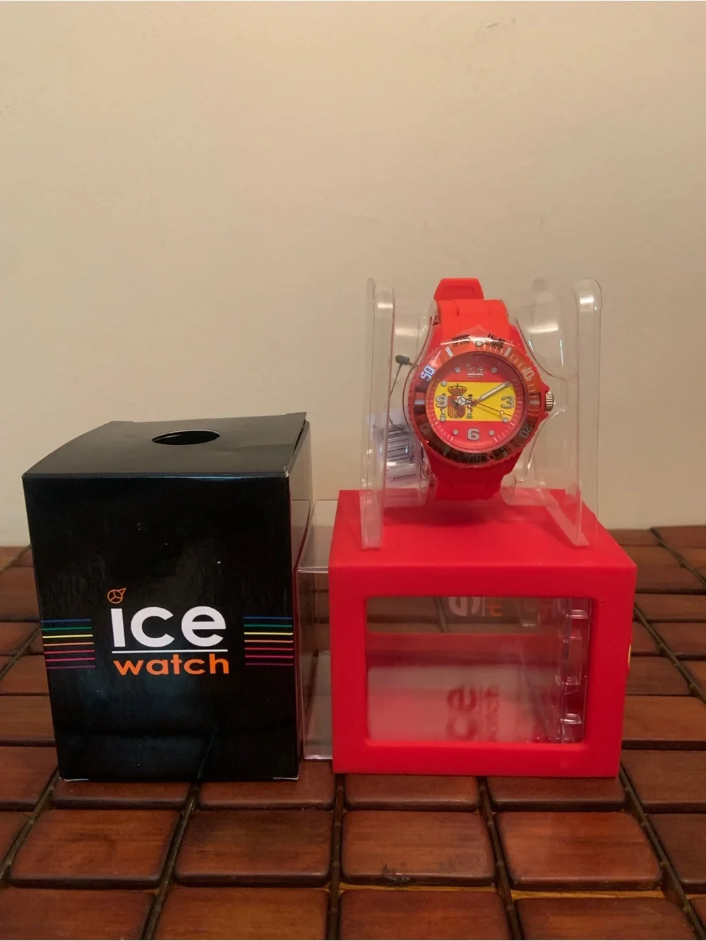 Ice-Watch Red Silicone world Spain Wristwatch with Yellow Dial